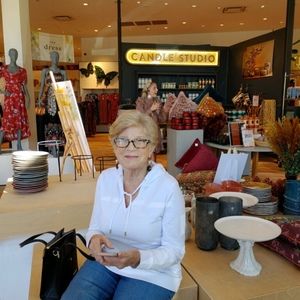 Meet your Posher, Virginia